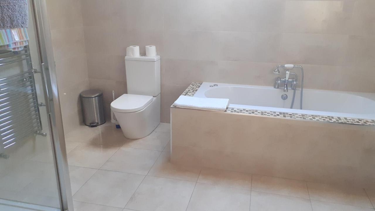 Single Or Twin Room In Lovely Country Residence Nobber Экстерьер фото
